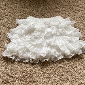 Gilly Hicks cute white ruffled skirt